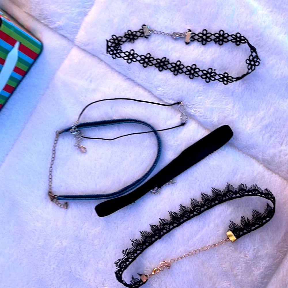 Five unique chokers